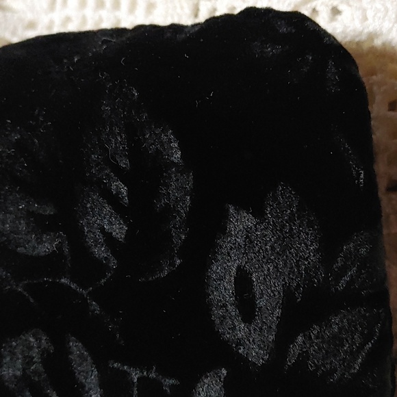 Roses on Crushed Velvet Clutch - Picture 10 of 14